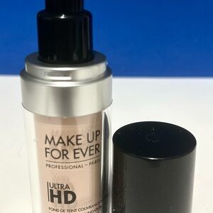 MAKE UP FOR EVER  ULTRA HD Foundation in Y205